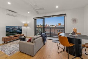 Luxury Townhome | Living area | Flat-screen TV - StayCentral Brunswick Central Townhouse (Brunswick)