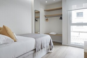 3 slaapkamers, een strijkplank/strijkijzer, gratis wifi, beddengoed