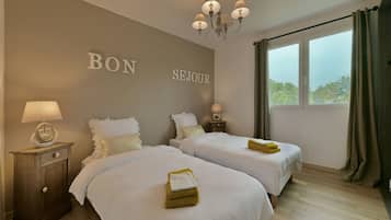 2 bedrooms, iron/ironing board, free WiFi, bed sheets