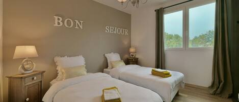 2 bedrooms, iron/ironing board, free WiFi, bed sheets