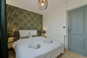 2 bedrooms, iron/ironing board, free WiFi, bed sheets