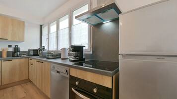 Fridge, microwave, oven, dishwasher