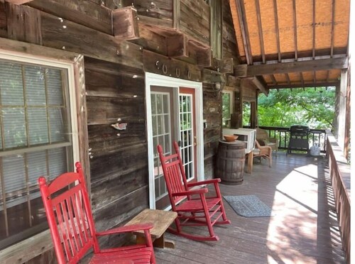 Hilltop Hideaway in the Nacoochee Village