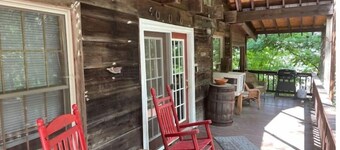 Hilltop Hideaway in the Nacoochee Village