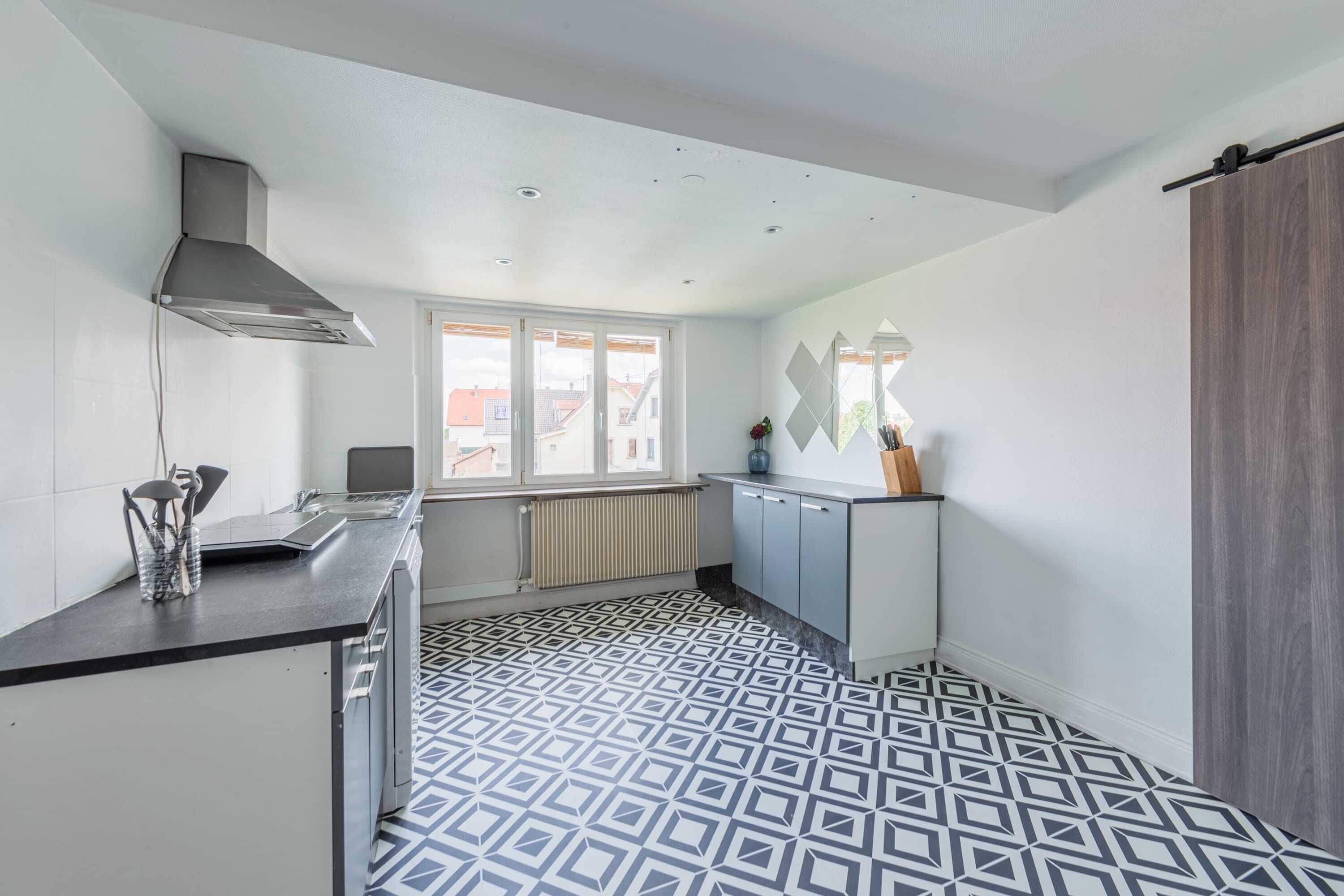 Fridge, microwave, dishwasher, coffee/tea maker