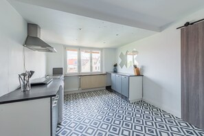 Frigorifero, microonde, lavastoviglie, macchina per tè/caffè