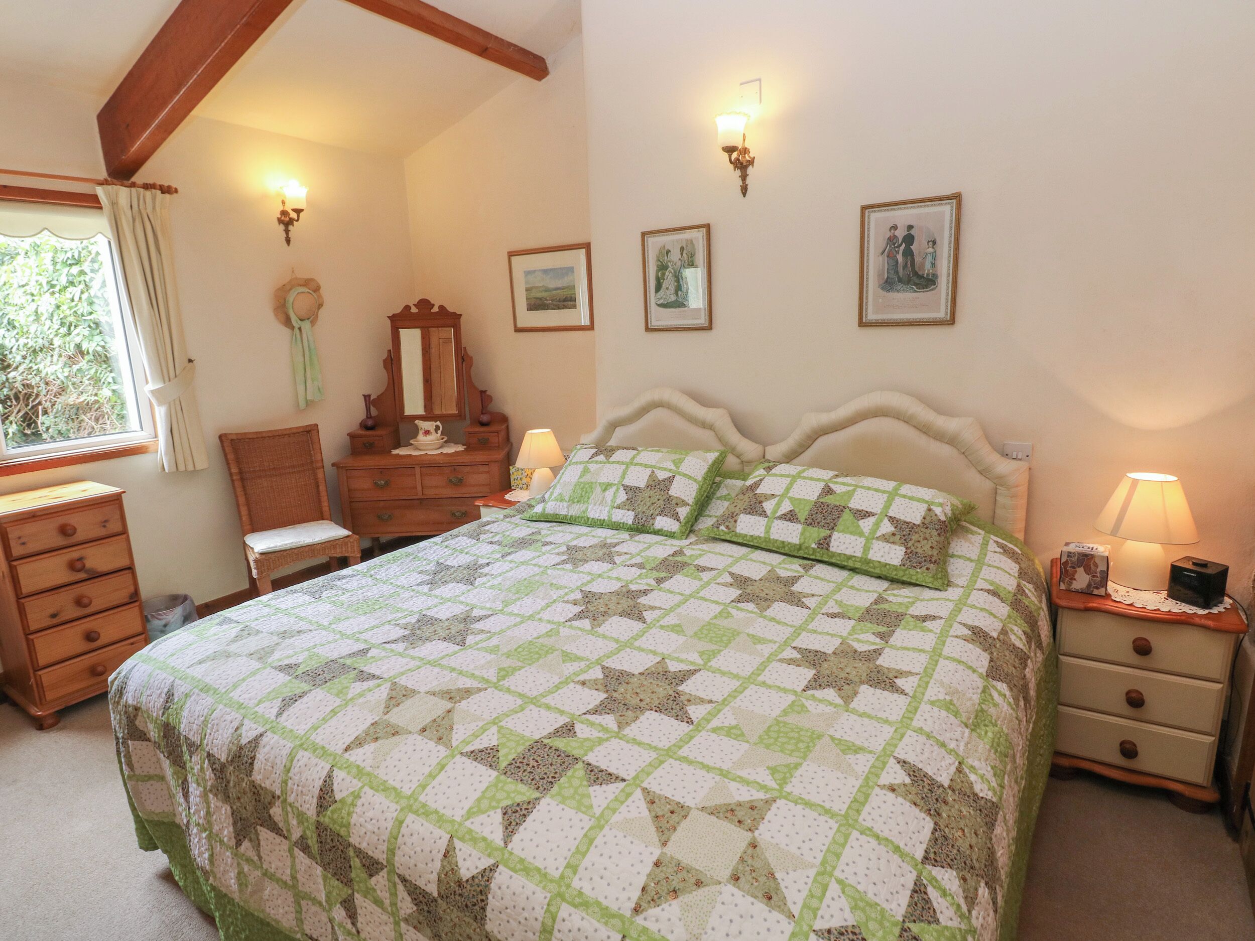 1 chambre, décoration personnalisée, ameublement personnalisé