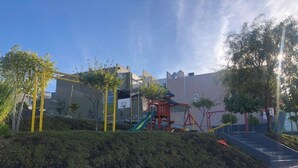 A playground with climbing structures and a red fire hydrant. - A 10 min de la Garita de San Ysidro/zona Río (Tijuana)