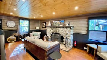 TV, lareira, escritórios