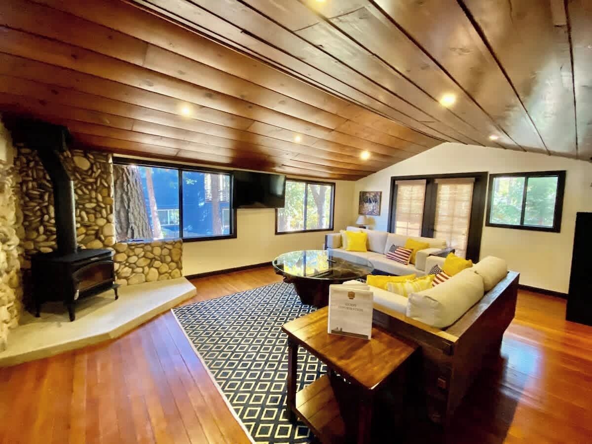 TV, fireplace, offices