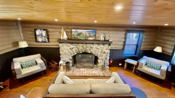 Télévision, cheminée