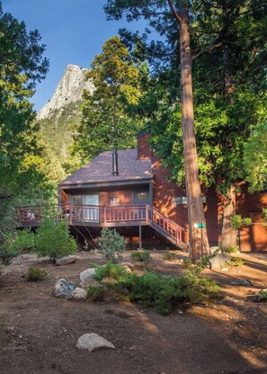 Exterior - Be Pine - Pet-friendly cabin close to trails (Idyllwild-Pine Cove)
