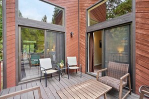 Terrace/patio - Be Pine - Pet-friendly cabin close to trails (Idyllwild-Pine Cove)