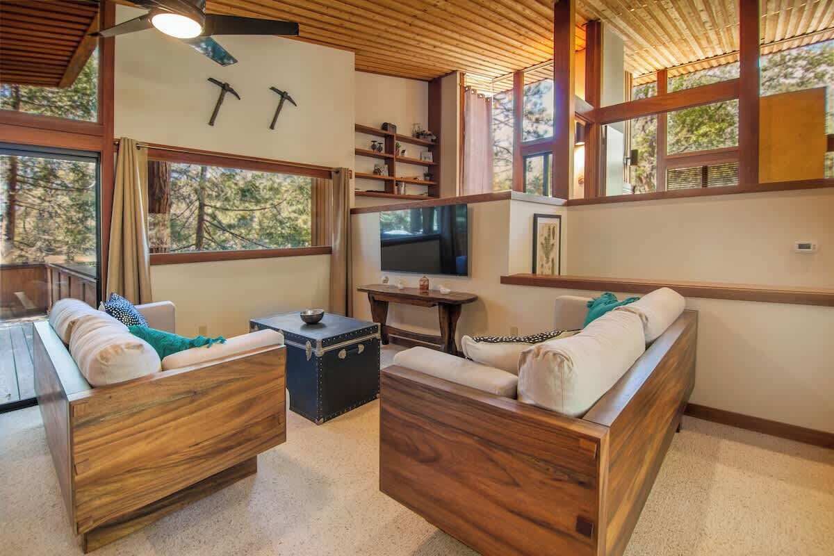 TV, peis og kontorer