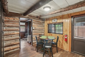 Dining - The Hideout - Cozy Pet-friendly Cottage in Town (Idyllwild-Pine Cove)