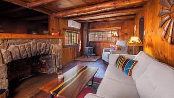 TV, lareira, escritórios