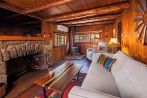 TV, lareira, escritórios