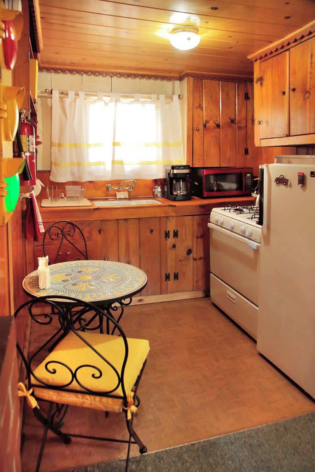 雪櫃、微波爐、焗爐、爐具