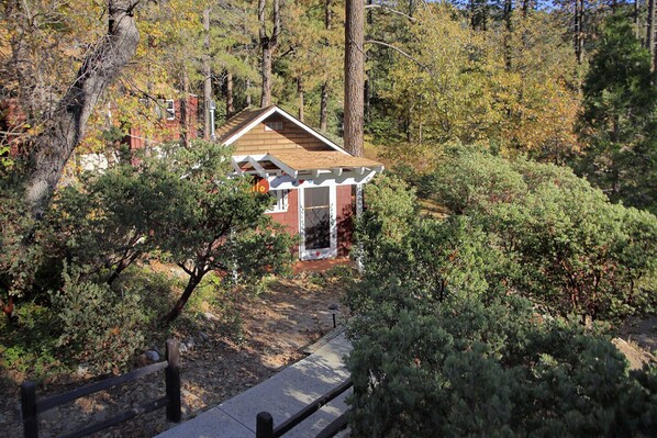 Exterior - Sugar Pine Cabin - Quaint studio located in town (Idyllwild-Pine Cove)