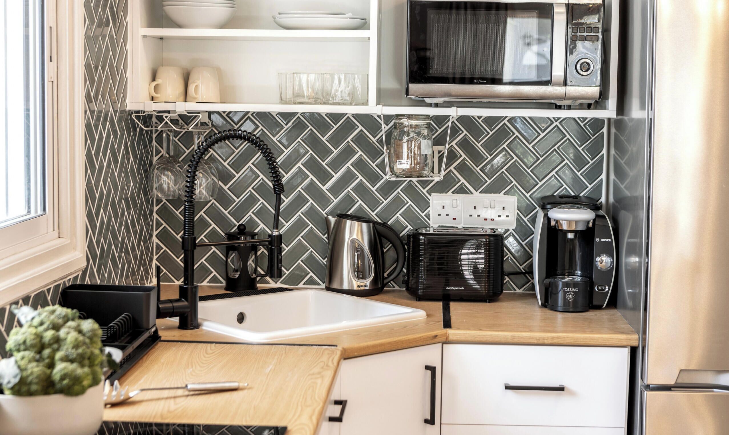 Fridge, microwave, oven, coffee/tea maker