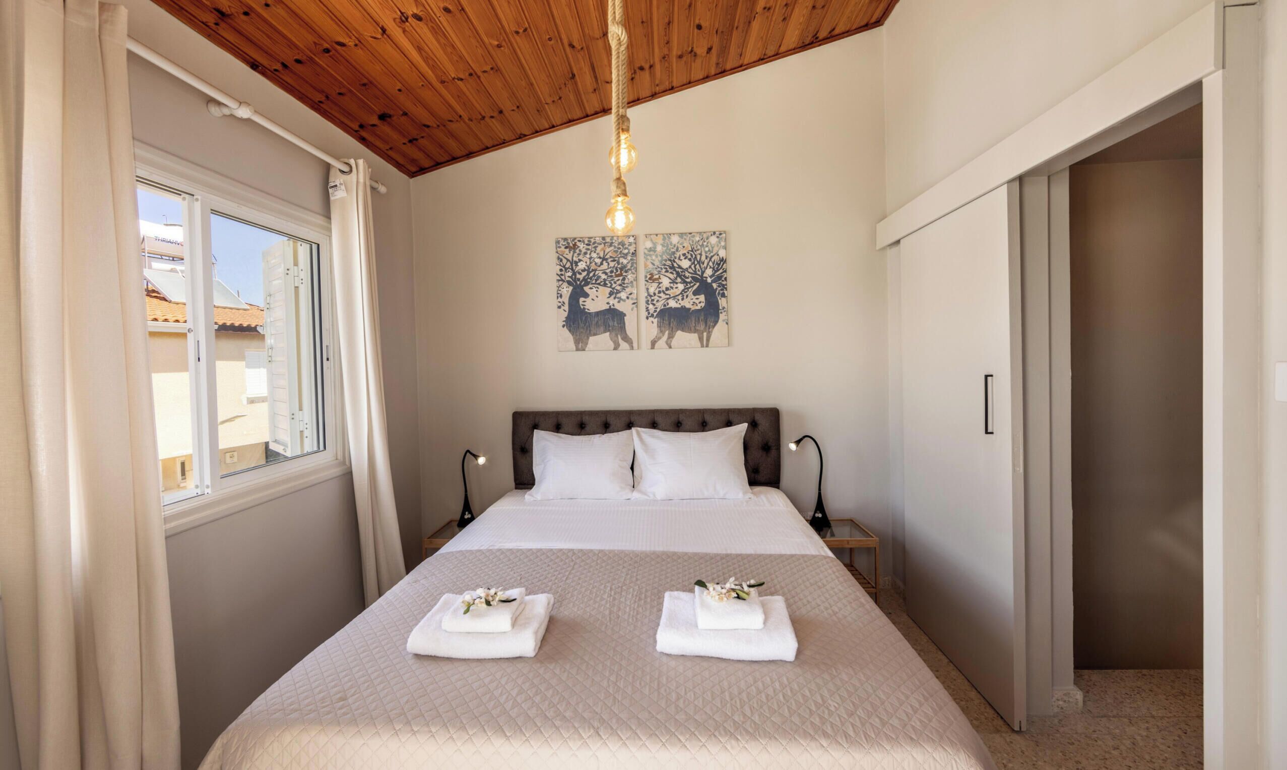 2 bedrooms, in-room safe, iron/ironing board, free WiFi
