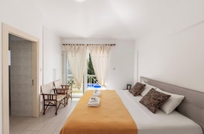 5 bedrooms, in-room safe, iron/ironing board, free WiFi - Protaras Apollon Seaside Villa (Protaras)