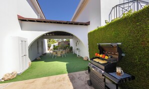 Outdoor dining - Protaras Apollon Seaside Villa (Protaras)