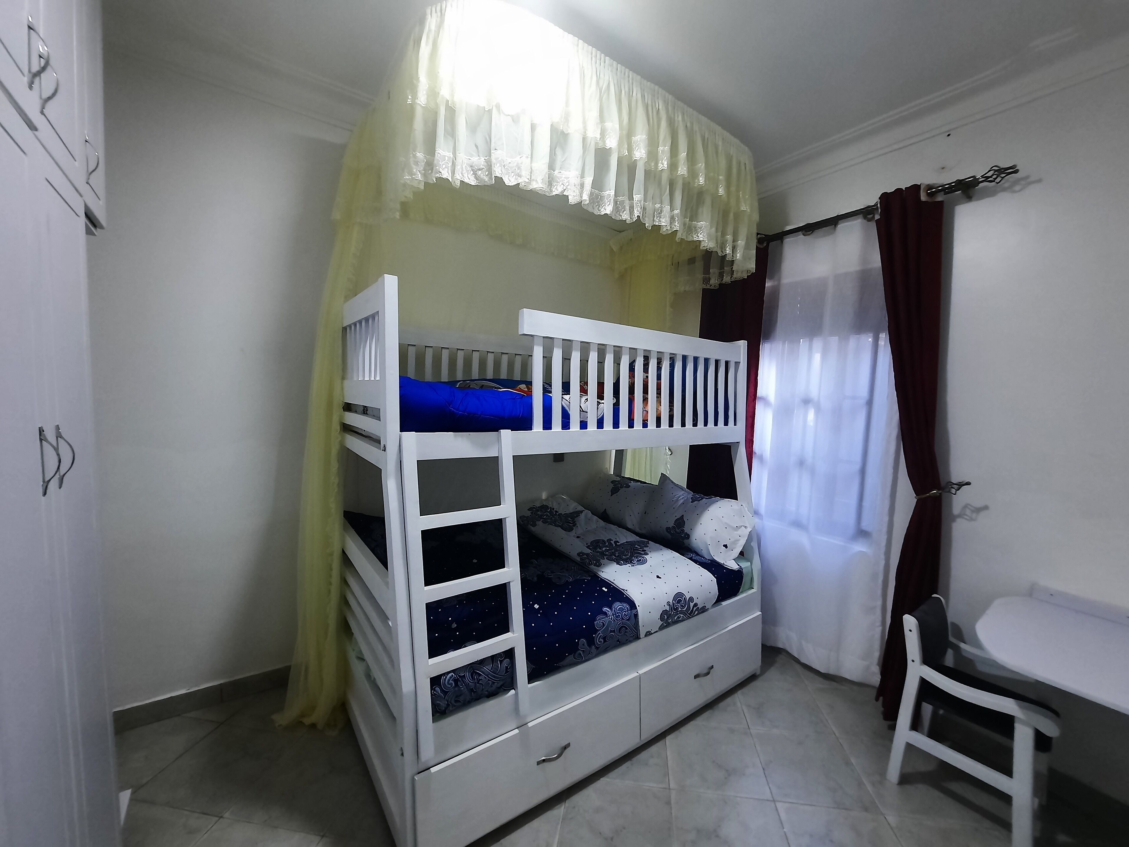 2 sovrum, skrivbord, strykjärn/strykbräda och wi-fi