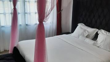 2 bedrooms, desk, iron/ironing board, WiFi