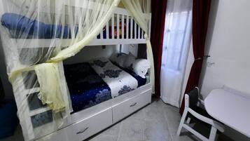 2 bedrooms, desk, iron/ironing board, WiFi