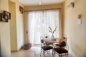 Dining - Classy One Bedroom Apartment in Colombo 
Peaceful ,Comfortable and Convenient  (Colombo)