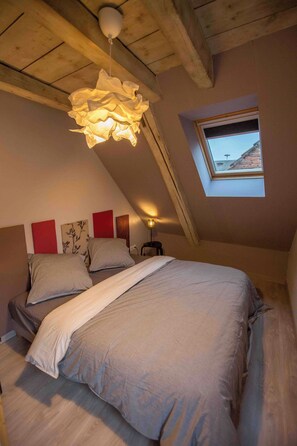 2 Schlafzimmer, Schreibtisch, Bügeleisen/Bügelbrett, Reisekinderbett