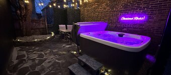 Cleveland Rocks-Little Italy! Massage chair/Hot tub #3