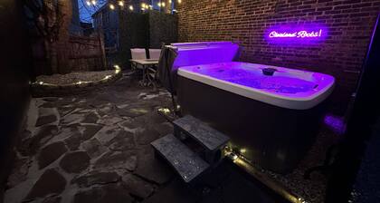 Cleveland Rocks-Little Italy! Massage chair/Hot tub #3