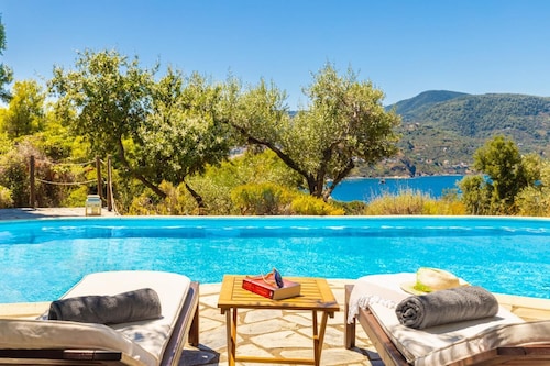 Villa Pelago - Three Bedroom Villa, Sleeps 6