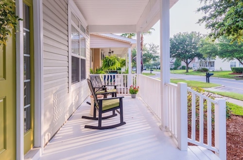 Calypso Cottage in Old Town Bluffton; single-level home in historic downtown