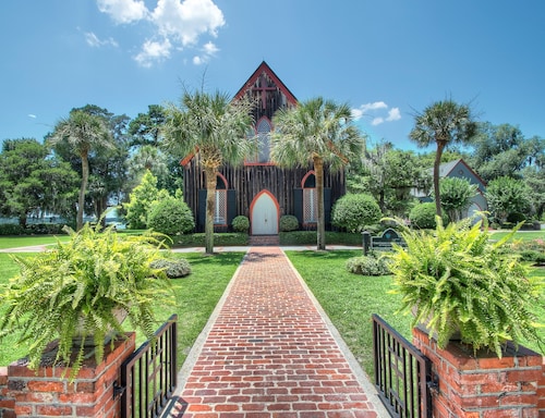 Calypso Cottage in Old Town Bluffton. Single level home in the heart of historic Old Town