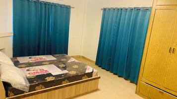 2 bedrooms, WiFi, bed sheets