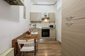Comfort Apartment | Private kitchen - Artist's Refuge by Mmega (Florence)