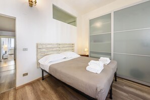 1 bedroom, premium bedding, down duvets, individually furnished - Artist's Refuge by Mmega (Florence)