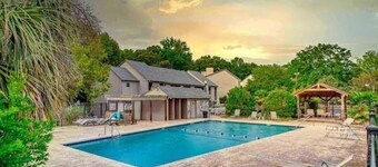 Quiet Corner Unit with Deck Overlooking the Saluda River