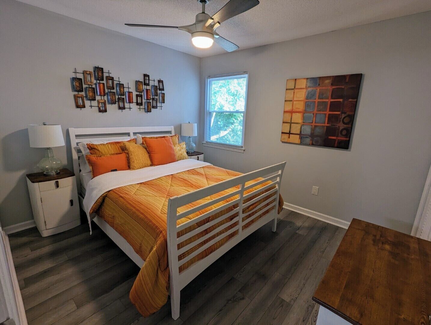 2 bedrooms, desk, iron/ironing board, WiFi (free)