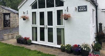 The Annex - Modern Studio Flat