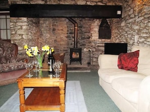 Cottage, Multiple Beds | Living area