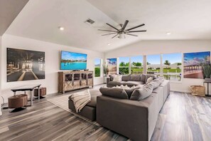 Tv, tv-spel och kontor