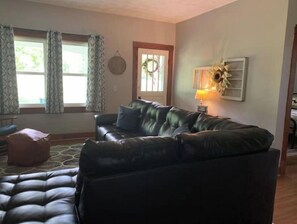 Smart TV, fireplace, video games, books - The "Small" House (Nellysford)