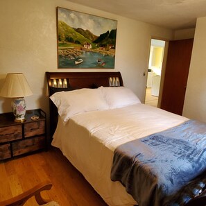 2 bedrooms, iron/ironing board, WiFi, bed sheets - Sweet 2 bedroom close to U of Oregon & track! (Eugene)