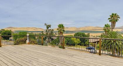 Porterville Getaway w/ Patio + Valley Views!