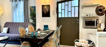 Трехкомнатный дом с большим патио и отдельным входом.