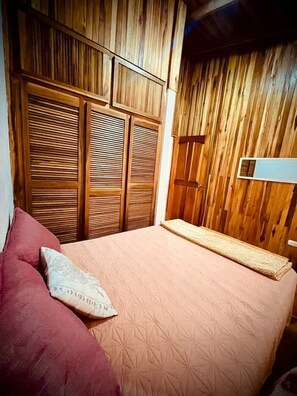 2 bedrooms, bed sheets